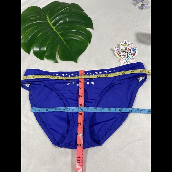 NWT $52 BECCA Laser Cut Out Bikini Bottom in‎ Sapphire [SZ Medium ] - Picture 11 of 12
